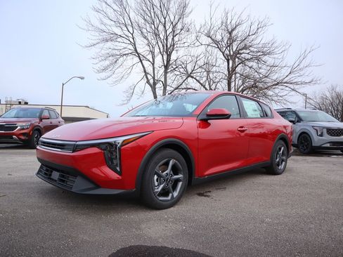 New 2025 Kia K4 LXS image 3