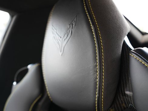 Used 2022 Chevrolet Corvette Stingray Premium Conv w/ Z51 Performance Package RWD image 33
