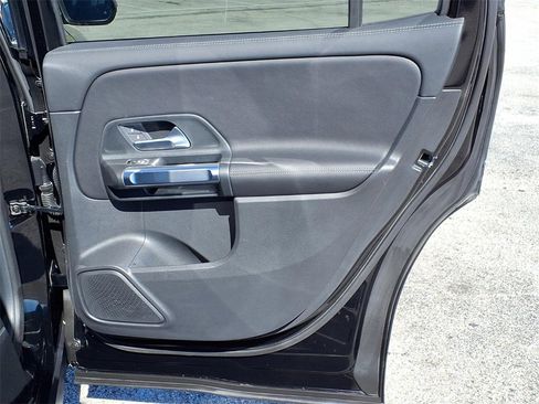 Used 2025 Mercedes-Benz GLB 250 image 14