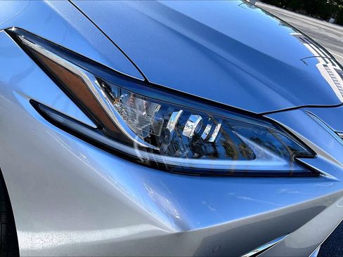 Certified 2023 Lexus ES 250 w/ Premium Package AWD/4WD image 26