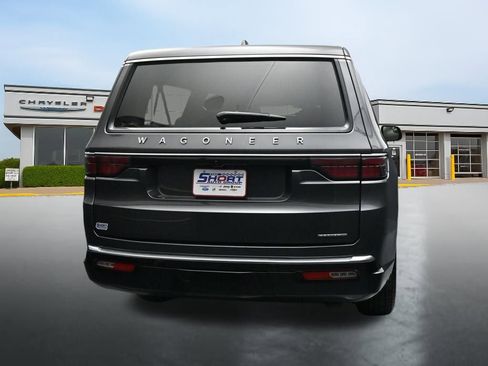 Used 2024 Jeep Wagoneer L Series II w/ Flexible Seating Group AWD/4WD image 4