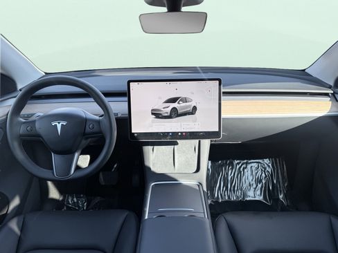Used 2025 Tesla Model Y Long Range image 57