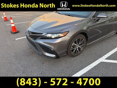 Used 2022 Toyota Camry SE FWD image 5