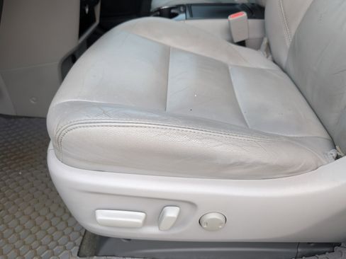 Used 2018 Toyota Sienna XLE image 9