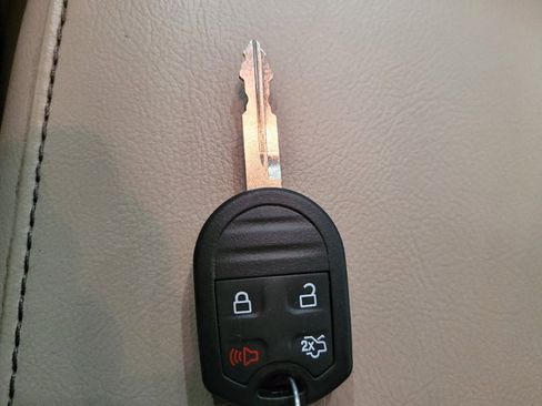 Used 2014 Ford Edge SEL w/ Equipment Group 205A AWD/4WD image 32