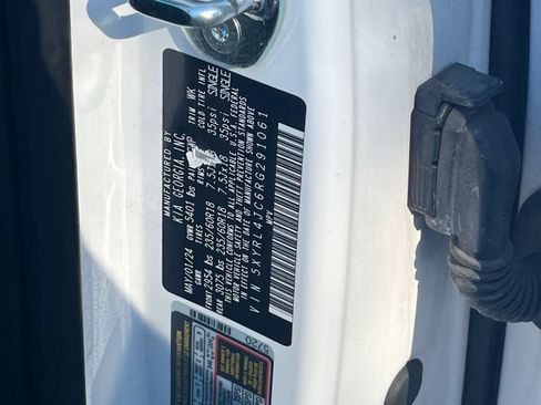 Used 2024 Kia Sorento S FWD image 31