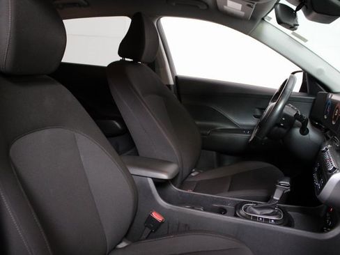 Used 2025 Hyundai Kona SEL image 12