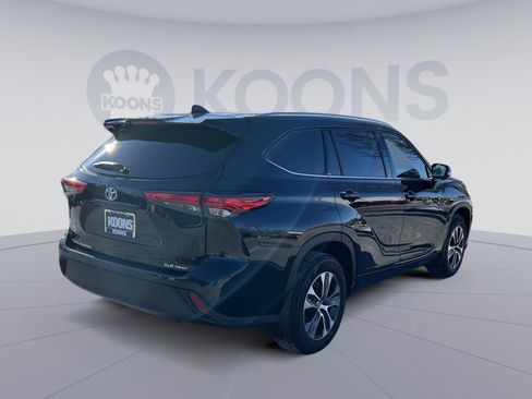 Used 2021 Toyota Highlander XLE image 7