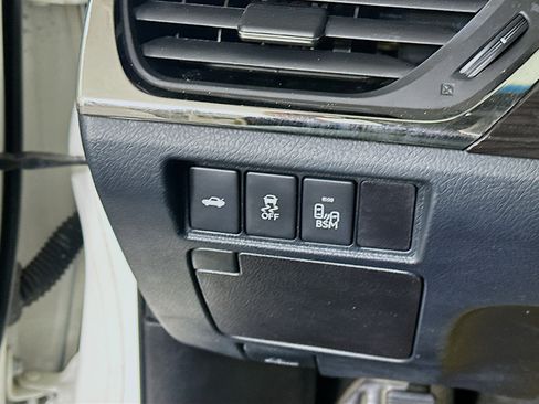 Used 2015 Toyota Avalon XLE Touring FWD image 17