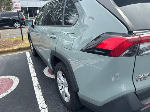 Used 2020 Toyota RAV4 XLE w/ Convenience Package FWD image 7