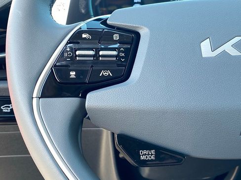 New 2026 Kia Niro EX FWD image 15