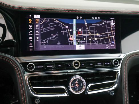 Used 2022 Bentley Flying Spur V8 image 33