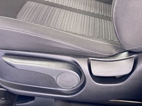 Certified 2025 Kia Sorento LX FWD image 17