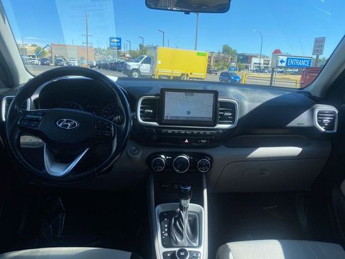 Used 2021 Hyundai Venue SEL w/ Premium Package FWD image 12