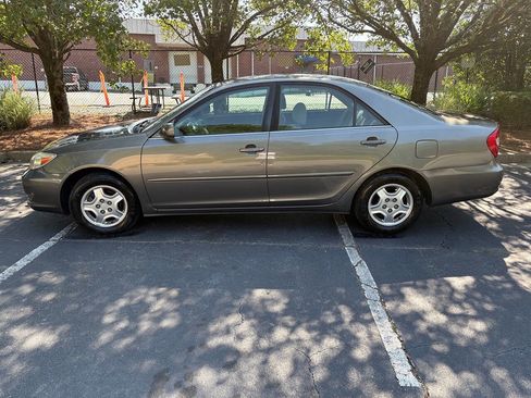 Used 2002 Toyota Camry LE FWD image 2