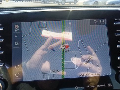 Used 2021 Toyota Avalon Limited image 22