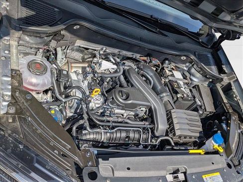 New 2025 Volkswagen Taos SE image 19