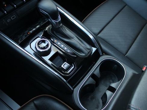 Used 2024 GMC Canyon AT4 w/ AT4 Premium Package image 19