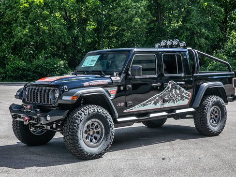 New 2026 Jeep Gladiator Rubicon w/ Steel Power Dome Hood Package AWD/4WD image 50