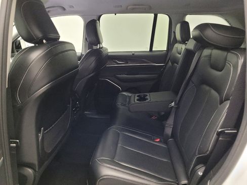 Used 2022 Jeep Grand Cherokee Limited w/ Luxury Tech Group II image 18