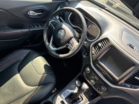 Used 2015 Jeep Cherokee Trailhawk w/ Comfort/Convenience Group image 27