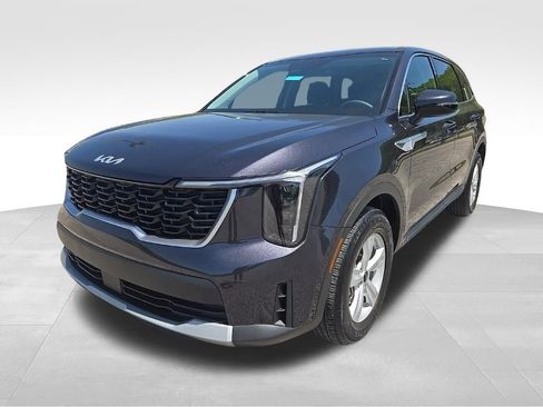 Used 2025 Kia Sorento LX FWD image 9