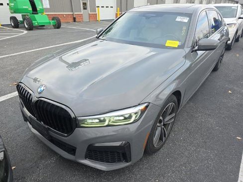 Used 2022 BMW 750i xDrive w/ Luxury Rear Seating Package AWD/4WD image 1