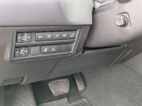 Used 2024 Toyota Tundra Platinum AWD/4WD image 19