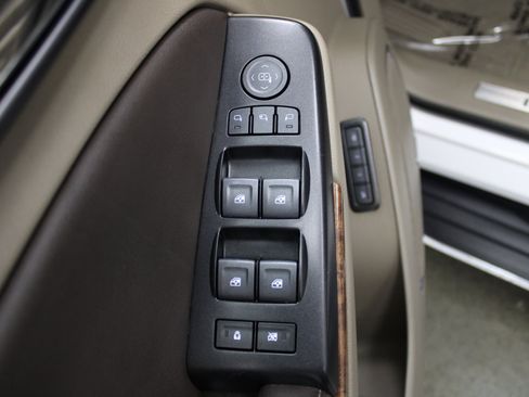 Used 2020 Chevrolet Suburban Premier image 8