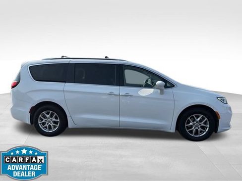 Used 2021 Chrysler Pacifica Touring-L FWD image 3