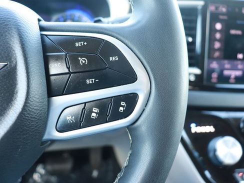 Used 2022 Chrysler Pacifica Touring-L image 20