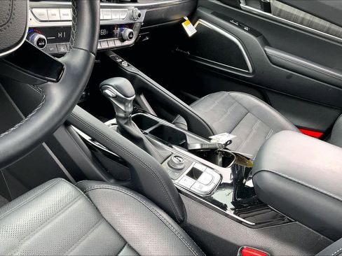 Used 2024 Kia Telluride SX Prestige w/ Towing Package image 19