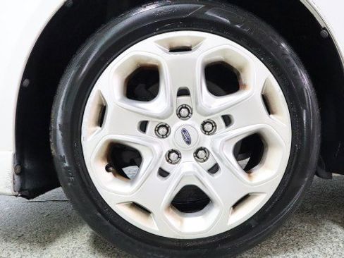 Used 2011 Ford Fusion SE image 18