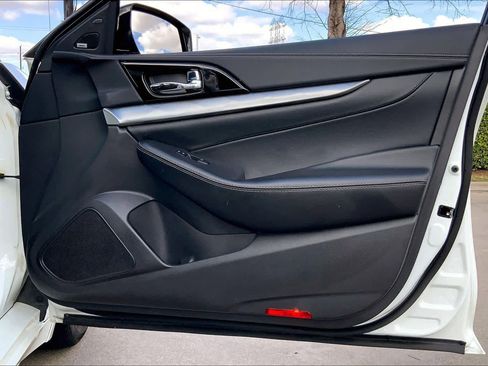 Used 2023 Nissan Maxima SL image 22