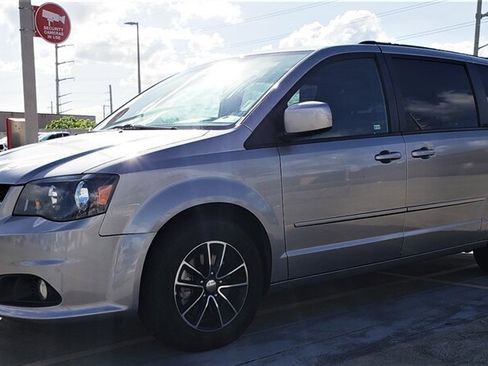 Used 2017 Dodge Grand Caravan GT FWD image 1