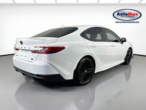 Used 2025 Toyota Camry SE w/ Convenience Package FWD image 2