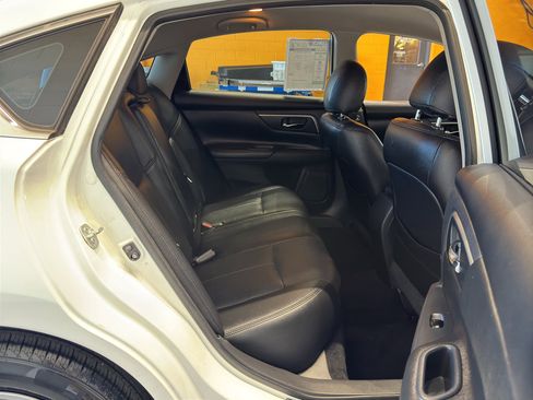 Used 2015 Nissan Altima 2.5 S w/ Power Driver Seat Package FWD image 18
