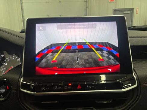 Used 2025 Jeep Compass Trailhawk AWD/4WD image 22