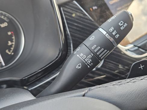 Certified 2025 Cadillac XT6 Premium Luxury FWD image 28