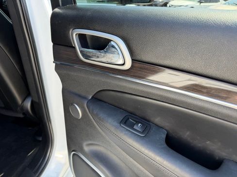 Used 2018 Jeep Grand Cherokee Overland image 36