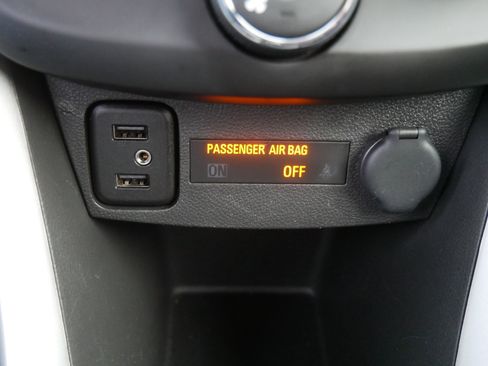 Used 2020 Chevrolet Trax LT w/ LT Convenience Package image 31