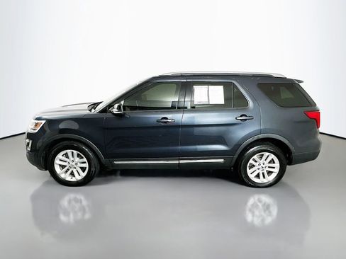 Used 2017 Ford Explorer XLT w/ Equipment Group 202A image 4