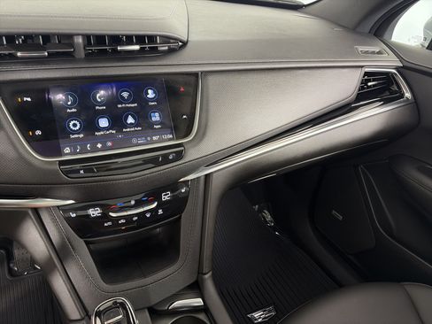 Certified 2024 Cadillac XT6 Luxury AWD/4WD image 4