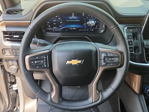 Used 2024 Chevrolet Suburban High Country AWD/4WD image 11