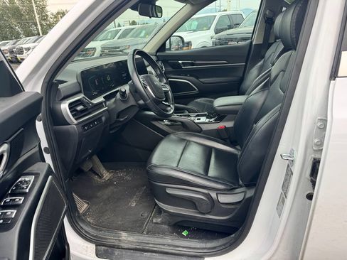 Used 2023 Kia Telluride LX AWD/4WD image 4