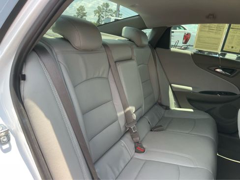 Used 2022 Chevrolet Malibu LT FWD image 23