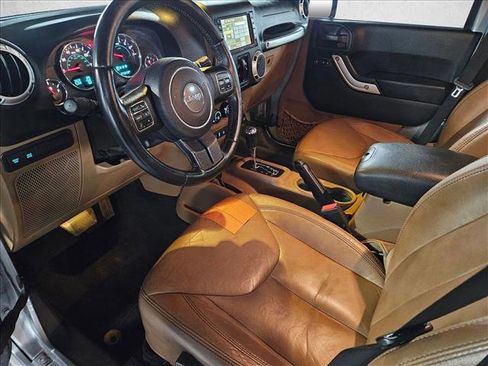 Used 2015 Jeep Wrangler Unlimited Rubicon w/ Connectivity Group image 10