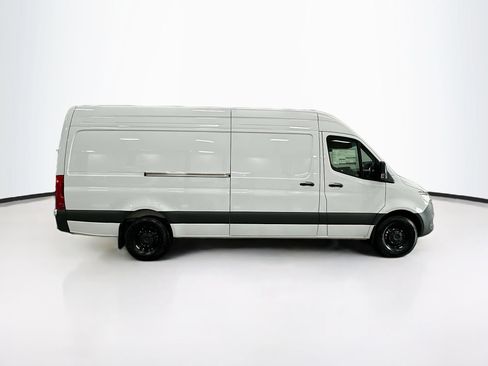 Used 2025 Mercedes-Benz Sprinter 2500 image 9