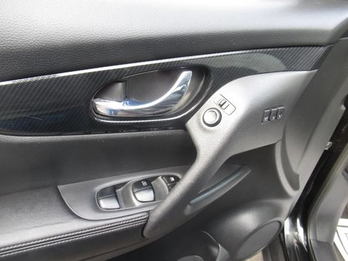 Used 2018 Nissan Rogue AWD image 19