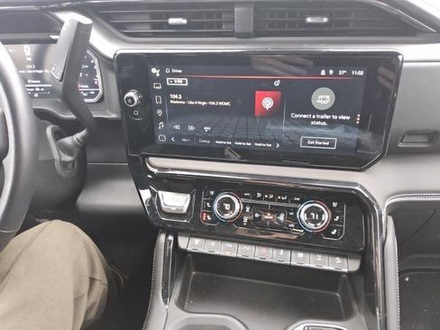 Used 2024 GMC Sierra 2500 AT4X image 10